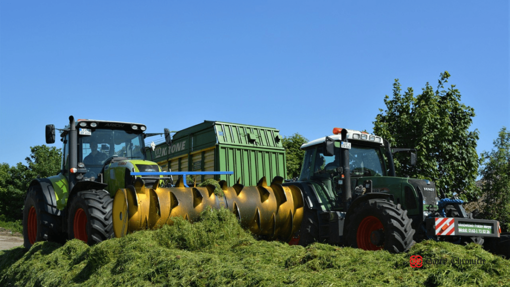 Step-by-step process of making silage with tractors