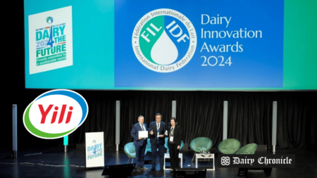 Yili Group receiving the Innovation Award at IDF World Dairy Summit 2024 for Active Lactoferrin Organic Pure Milk